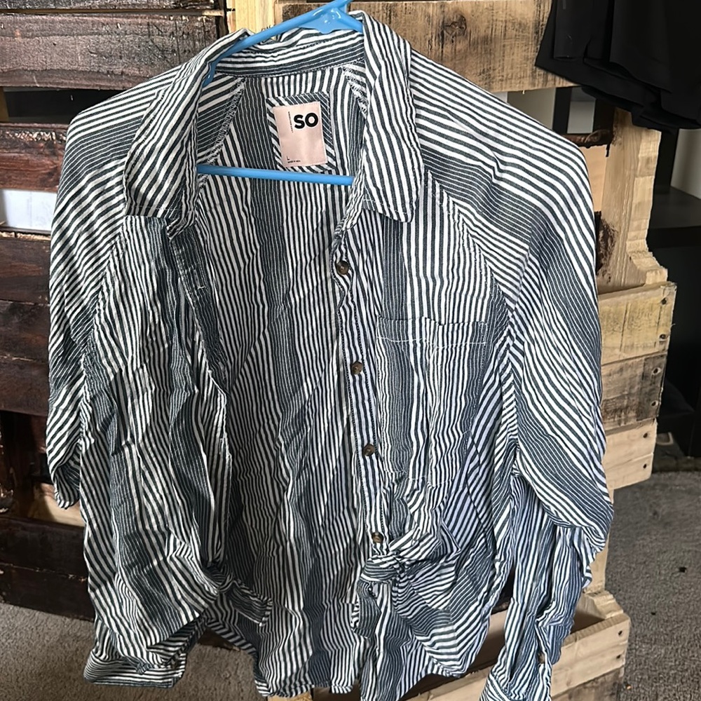SO button up size L